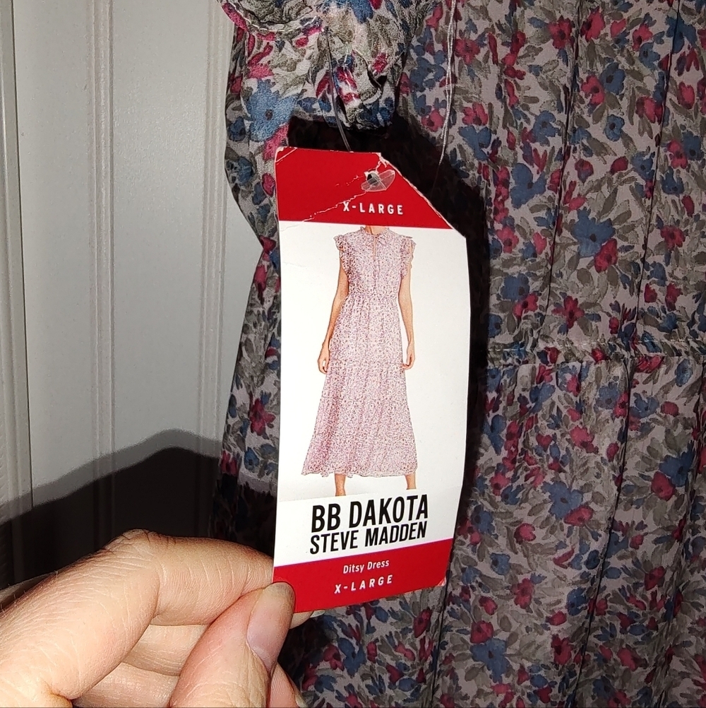 BB Dakota Lavender Floral Tiered V-Neck Midi Dress With Ruffle Sleeves - Picture 6 of 6